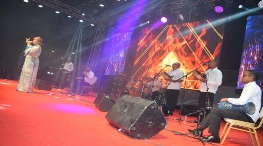 الفنانة الستاتية… باقة من روائع فن العيطة والموسيقى الشعبية تُطرب جمهور بركان