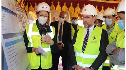 وجدة : القائم بالأعمال بسفارة الولايات المتحدة الأمريكية في المغرب يزور ورش معهد التكوين في مهن الصحة