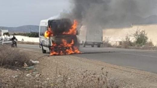 اندلاع النيران في حافلة نقل المستخدمين بين بركان واكليم