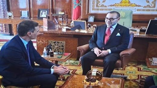 الملك محمد السادس يستقبل رئيس الحكومة الإسبانية بيدرو سانشيز بالقصر الملكي بالرباط