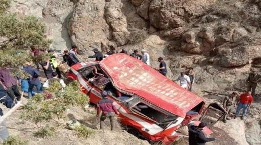 ازياء.. مقتل 10 أشخاص في انقلاب حافلة للنقل المزدوج أغلبهم أساتذة و أطفال