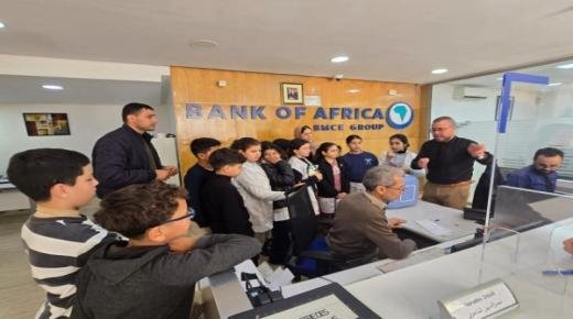 في إطار الأسبوع المالي.. تلاميذ مؤسسة منجي ببركان يكتشفون عالم الأبناك عن قرب