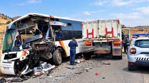 كهف النسور: إصابة 28 شخصاً في حادثة سير