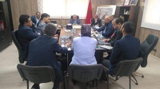 محمد إبراهيمي يترأس لقاء حول تفويت مهام شركة فوغال إلى شركة التنمية المحلية ويحضر مناقشة ودراسة موضوع المجزرة