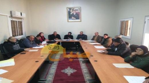 مجلس جماعة مستكمار يحسم في ملفي ملاعب القرب و تسوية وضعية الموظفين.