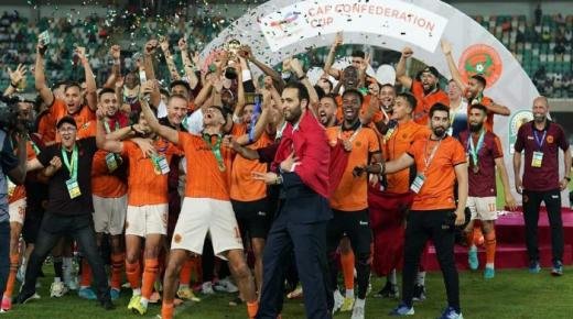 فريق نهضة بركان لكرة القدم يتوج بكأس الكونفدرالية الإفريقية للمرة الثانية في تاريخه