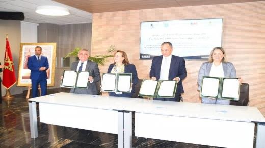 البركانية نادية عطية رئيسة الاتحاد الوطني للجمعيات العاملة في مجال الإعاقة الذهنية،توقع على اتفاقية تهم مجال التشغيل المأجور للأشخاص ذوي الإعاقة الذهنية