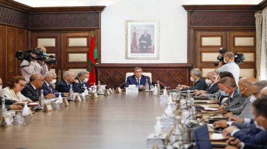 الحكومة تشمل الأشخاص غير المأجورين بالدعم و الإعانات العمومية