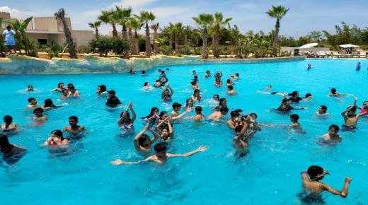رحلة تربوية ترفيهية إلى المركب المائي السياحي آكوا بارك بمارينا السعيدية لفائدة تلاميذ مؤسسة منجي للتعليم الخصوصي ببركان