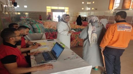 جمعية الشبيبة للأشخاص ذوي الاحتياجات الخاصة بوجدة توزع قففا رمضانية على الفئات الهشة وتقيم فطورا جماعيا لفائدة المهاجرين