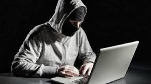 أمن بركان يعتقل متورطين في قرصنة المكالمات الهاتفية