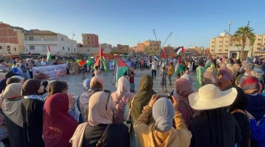 بركان تنتفض من أجل فلسطين: وقفة شعبية حاشدة تزلزل ساحة الطحطاحة رفضاً للتطبيع ودعماً للمقاومة