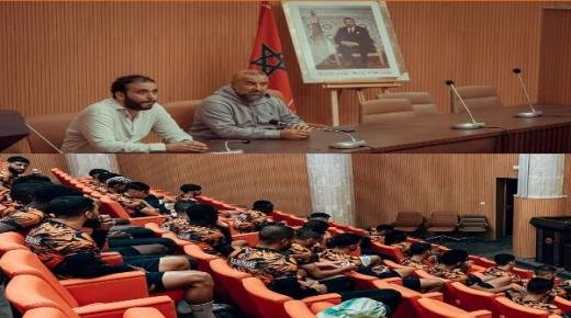 رئيس نهضة بركان لكرة القدم يعقد اجتماع طارئ مع المدرب واللاعبين بأكاديمية…!