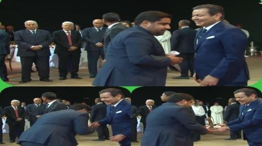إبن بركان الشاب الحسين القاسمي يتسلم جائزة الاستحقاق لأفضل وحدة إنتاج من يدي صاحب السمو الملكي الأمير مولاي رشيد بمدينة مكناس