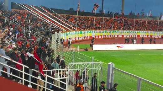 بالفيديو… أجواء رائعة من داخل الملعب البلدي ببركان مع جماهير النهضة البركانية قبل بداية المباراة نهضة بركان ضد اتحاد العاصمة الجزائري