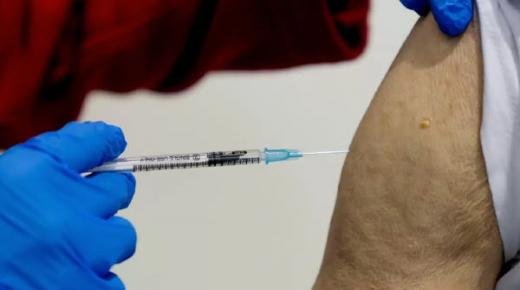 في واقعة غريبة .. رجل يتلقى 90 جرعة من لقاح كورونا.. والسبب صادم ؟