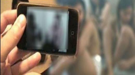 اعتقال سيدة بعد ضبطها تقوم بتصوير نساء عاريات بهاتفها الذكي داخل حمام ببركان