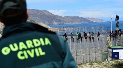 مهاجرون يحاولون اقتحام مدينة مليلية المحتلة سباحة