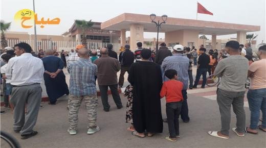 العيون سيدي ملوك : غياب الأطر الطبية و هشاشة الوضع الصحي يخرج الساكنة للاحتجاج