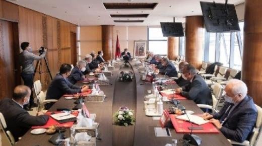 تفاصيل اجتماع رئيس الحكومة برؤساء الأحزاب الممثلة في البرلمان