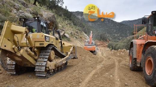 آليات مجلس جهة الشرق تعود لفك العزلة عن دواوير بجماعة مشرع حمادي