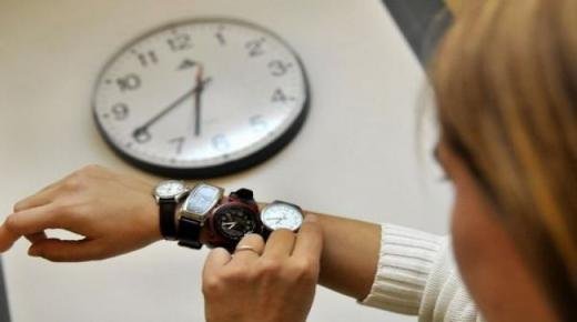 وزارة الانتقال الرقمي وإصلاح الإدارة تعلن الرجوع إلى “الساعة القانونية”