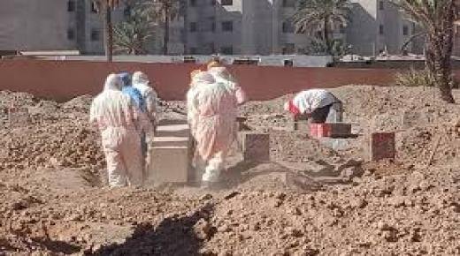 في إطار التدابير الاحترازية المعمول بها “الداخلية” تُذَكر بتقنين مراسم الدفن ومنع التأبين